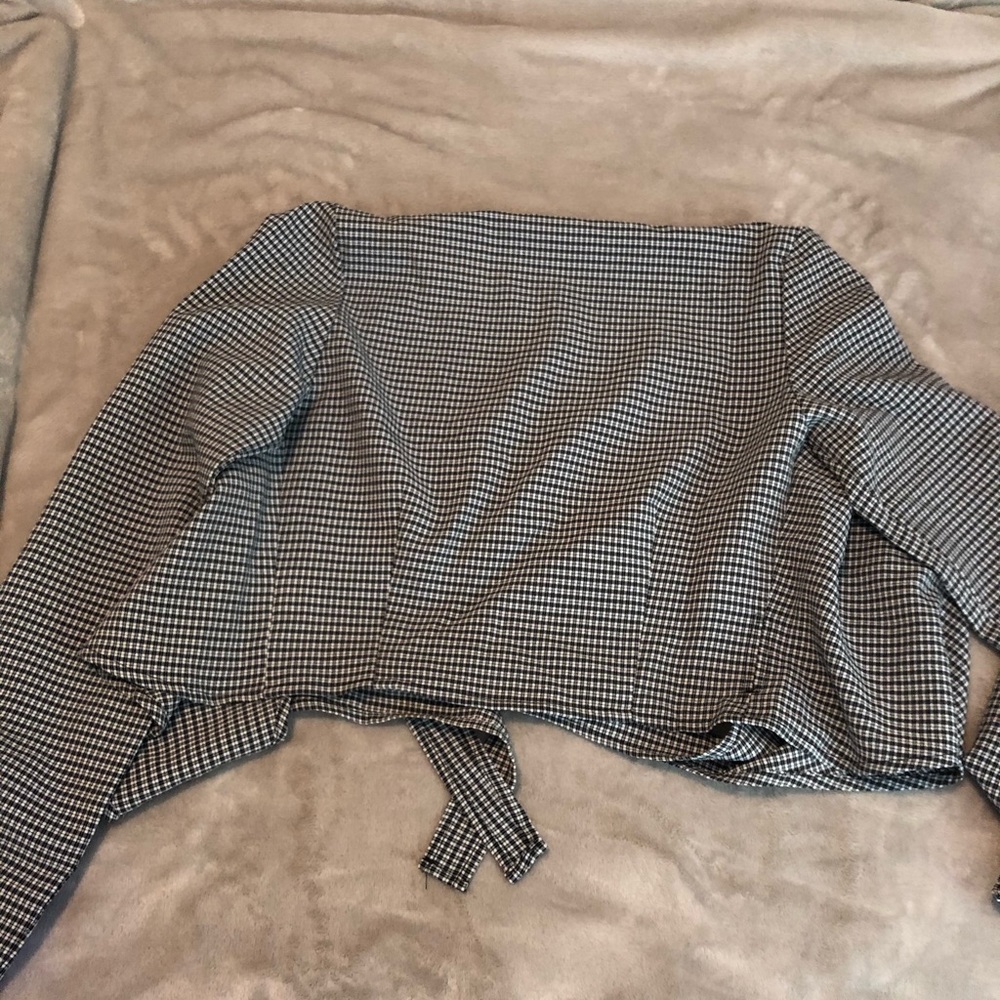 Brandy Melville crossover tie top - Picture 3 of 4